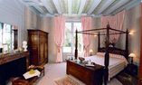 Room Henri II, four poster bed