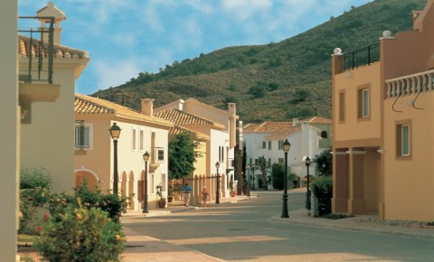 Las Lomas Village – Luxury Apartments